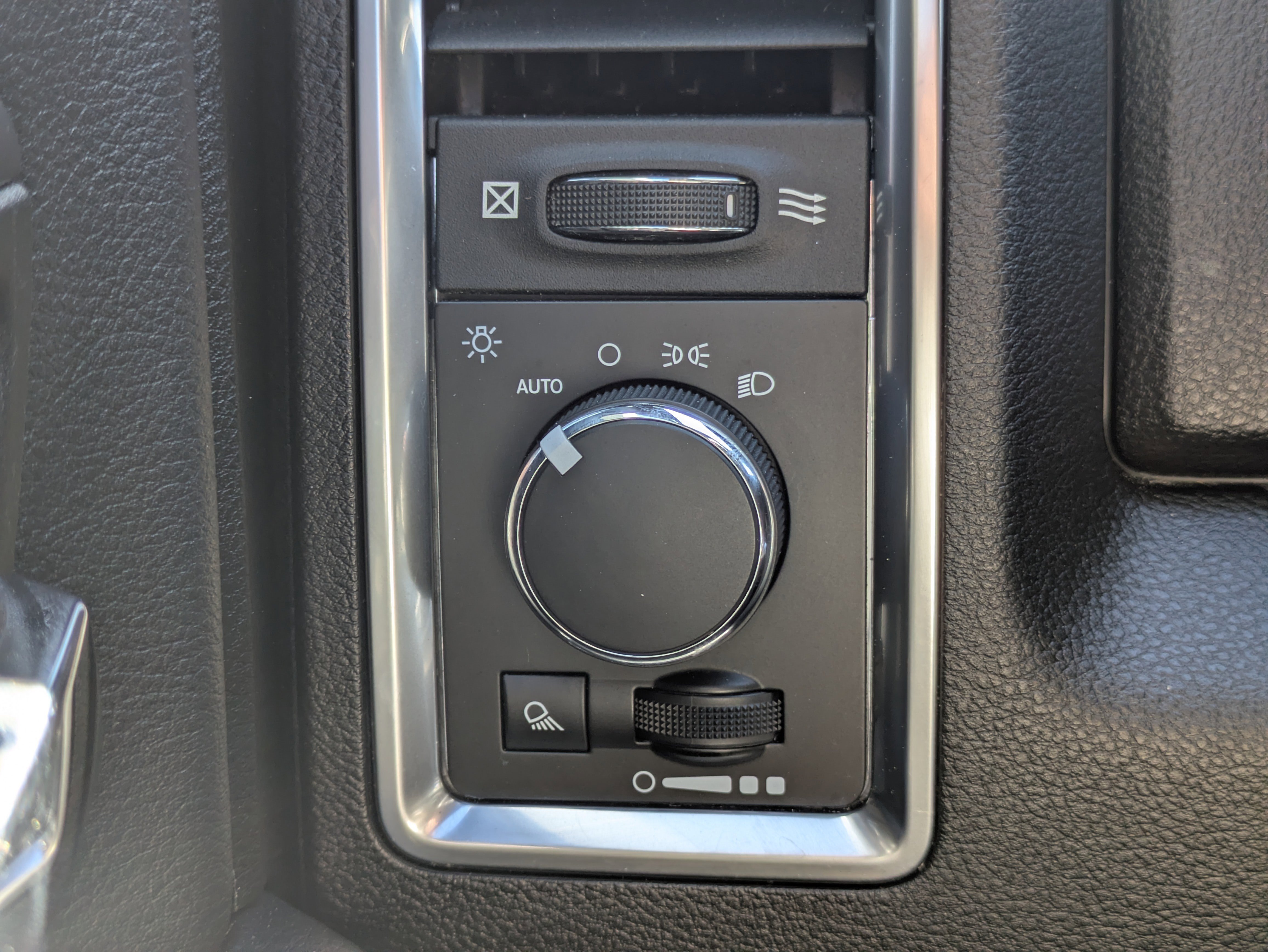 Used 2023 RAM 1500 Classic Warlock image 14