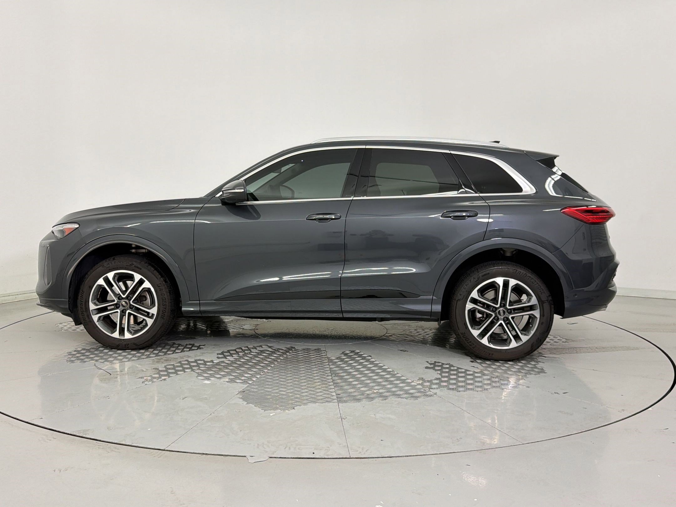 Certified 2025 Audi Q5 Premium w/ Premium Plus AWD/4WD image 2