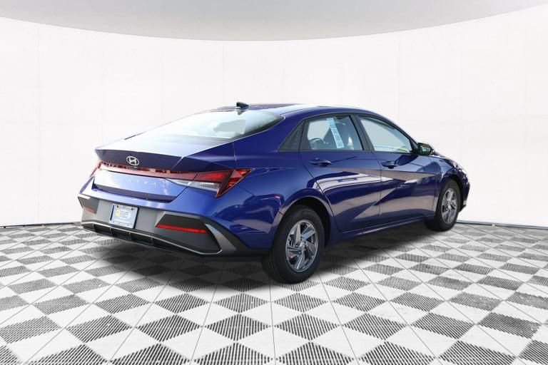 New 2025 Hyundai Elantra SE image 39