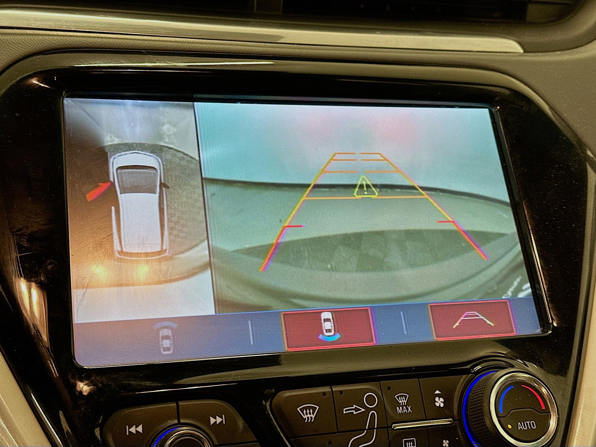 Used 2018 Chevrolet Bolt Premier w/ Driver Confidence II Package image 22