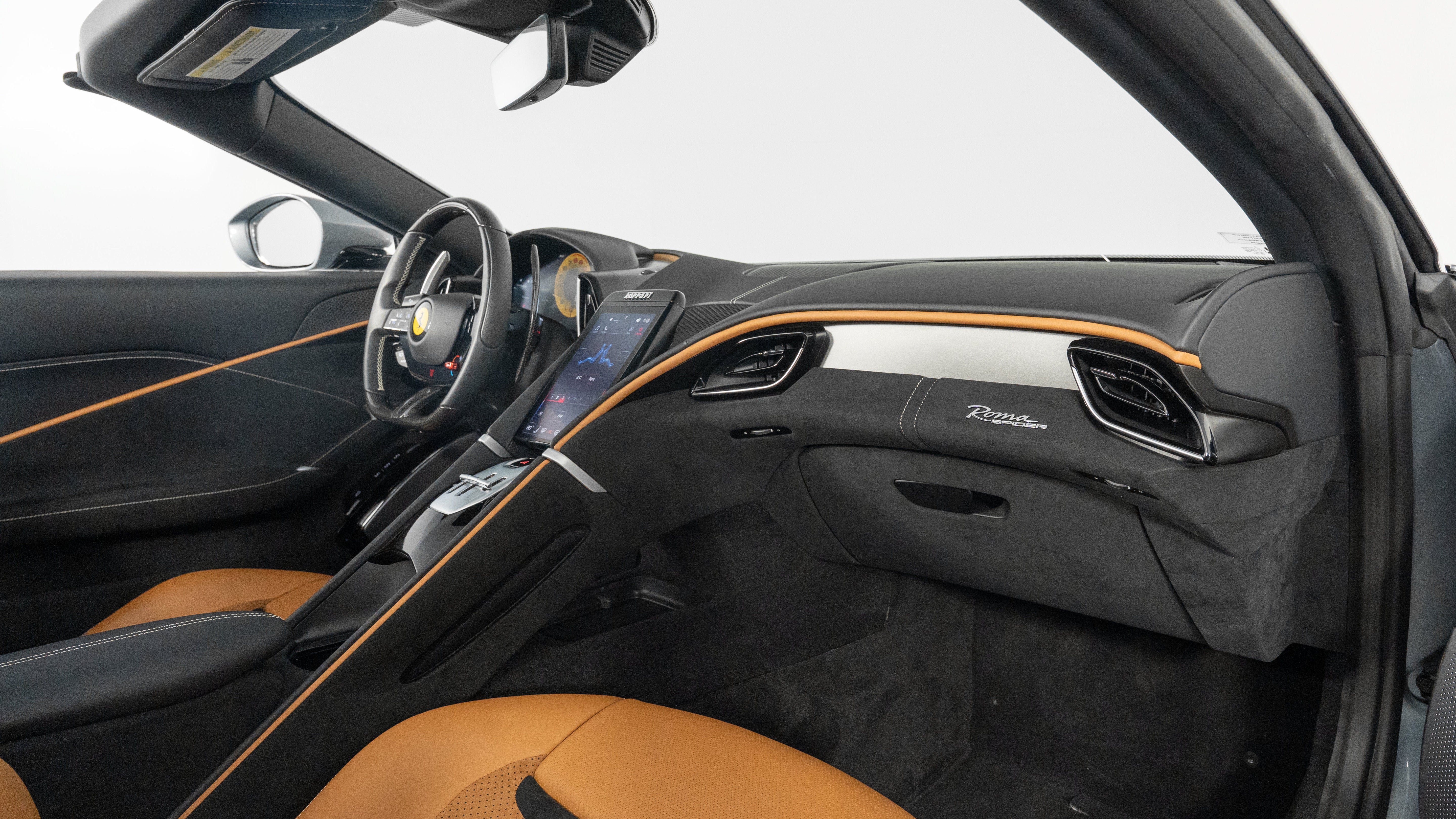 Certified 2025 Ferrari Roma Spider RWD image 33