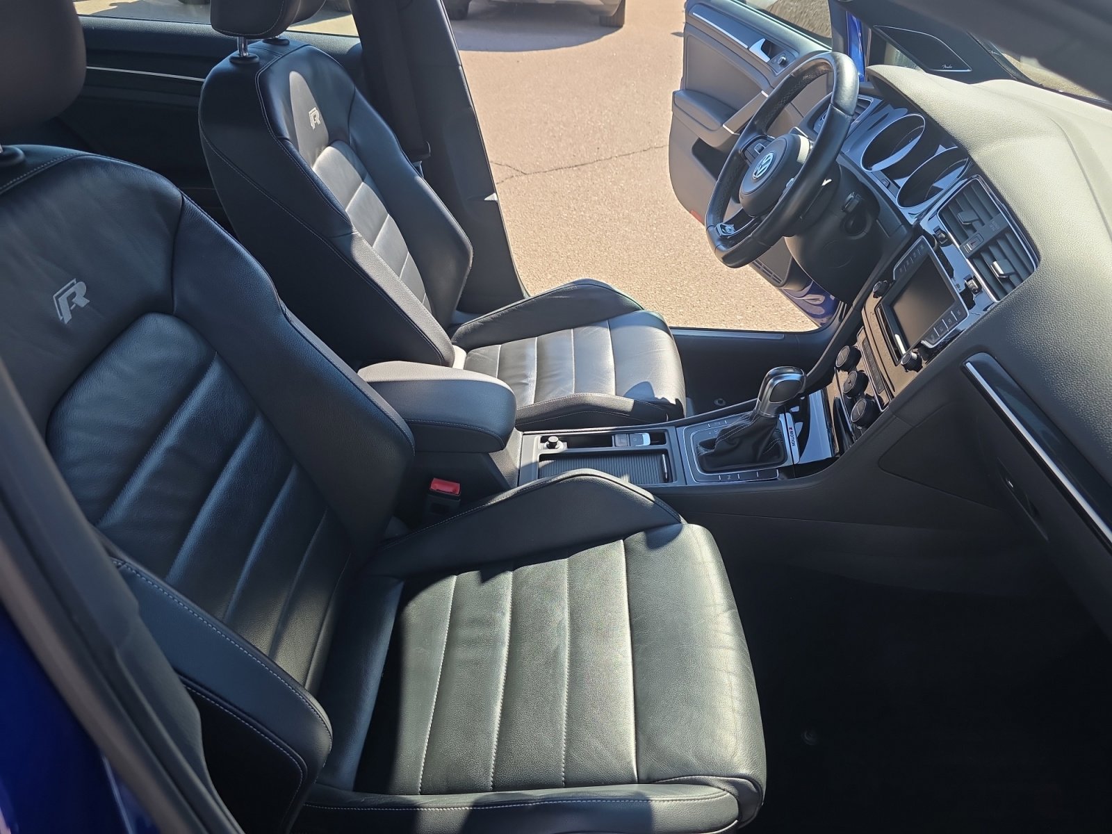 Used 2016 Volkswagen Golf 4-Door image 19