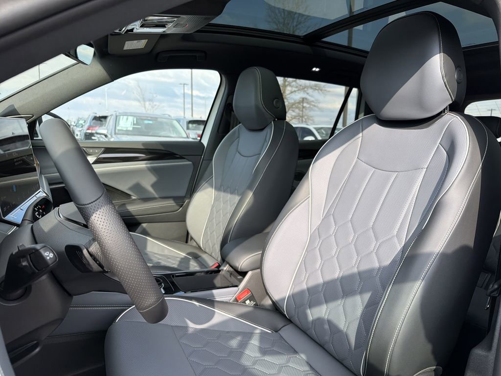 New 2026 Volkswagen Tiguan SEL R-Line image 12