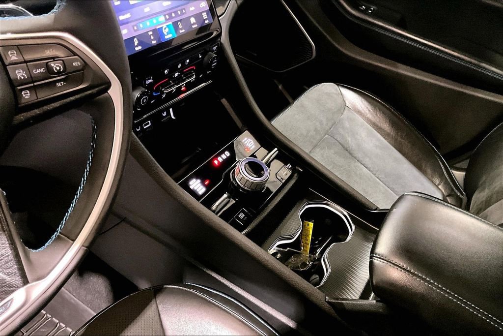 Used 2024 Jeep Grand Cherokee Trailhawk image 14