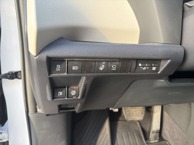 Certified 2024 Toyota Sienna Platinum FWD image 11