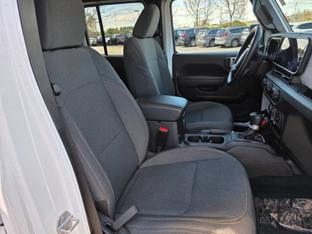 Used 2025 Jeep Gladiator Sport AWD/4WD image 12