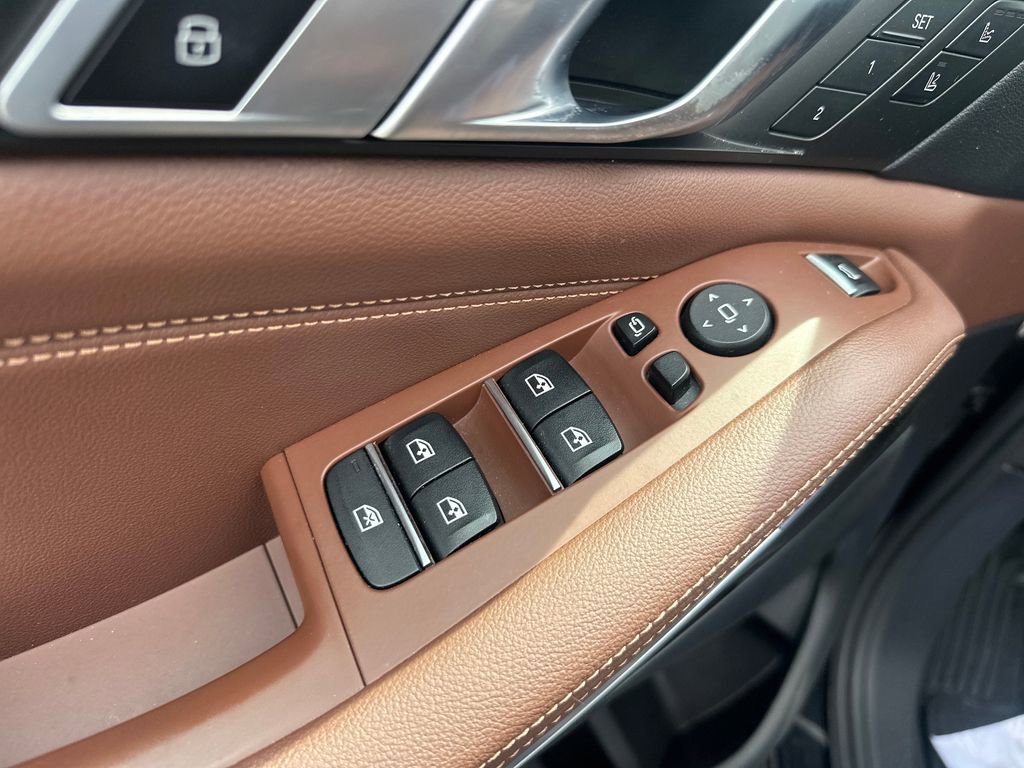 Used 2020 BMW X5 xDrive40i w/ Executive Package image 14