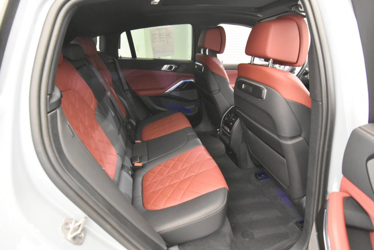Used 2025 BMW X6 xDrive40i w/ Climate Comfort Package image 22