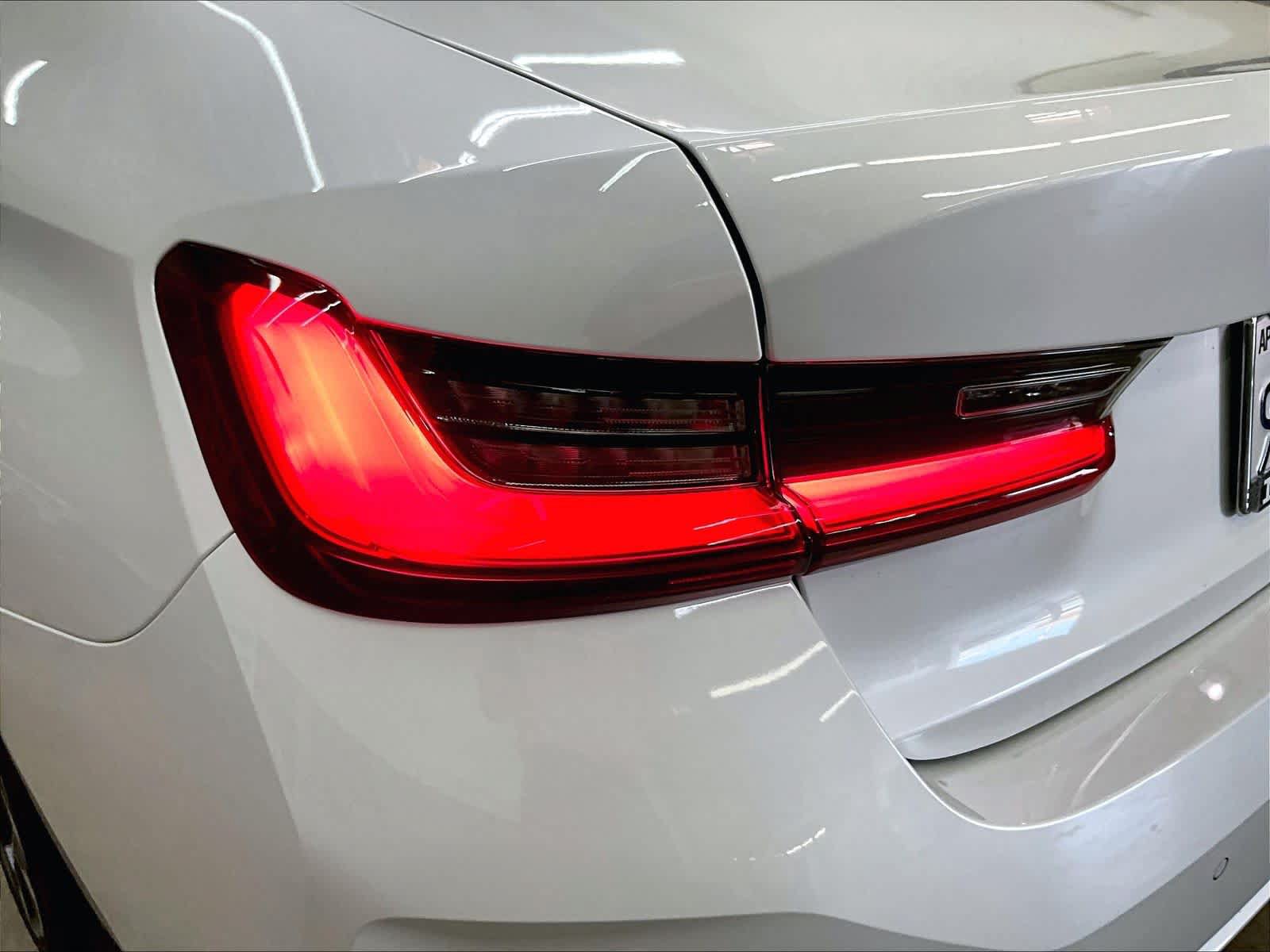 Used 2025 BMW 330i Sedan w/ Convenience Package RWD image 32
