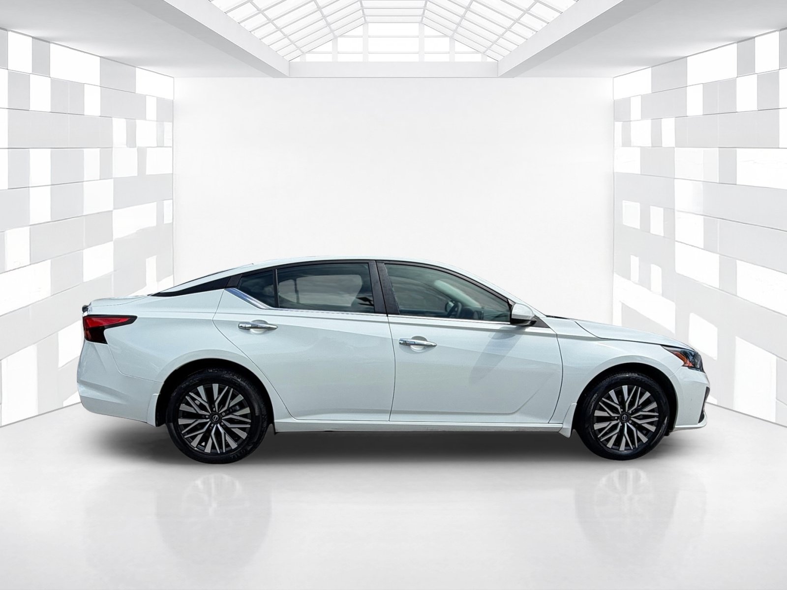 Certified 2023 Nissan Altima 2.5 SV AWD/4WD image 8