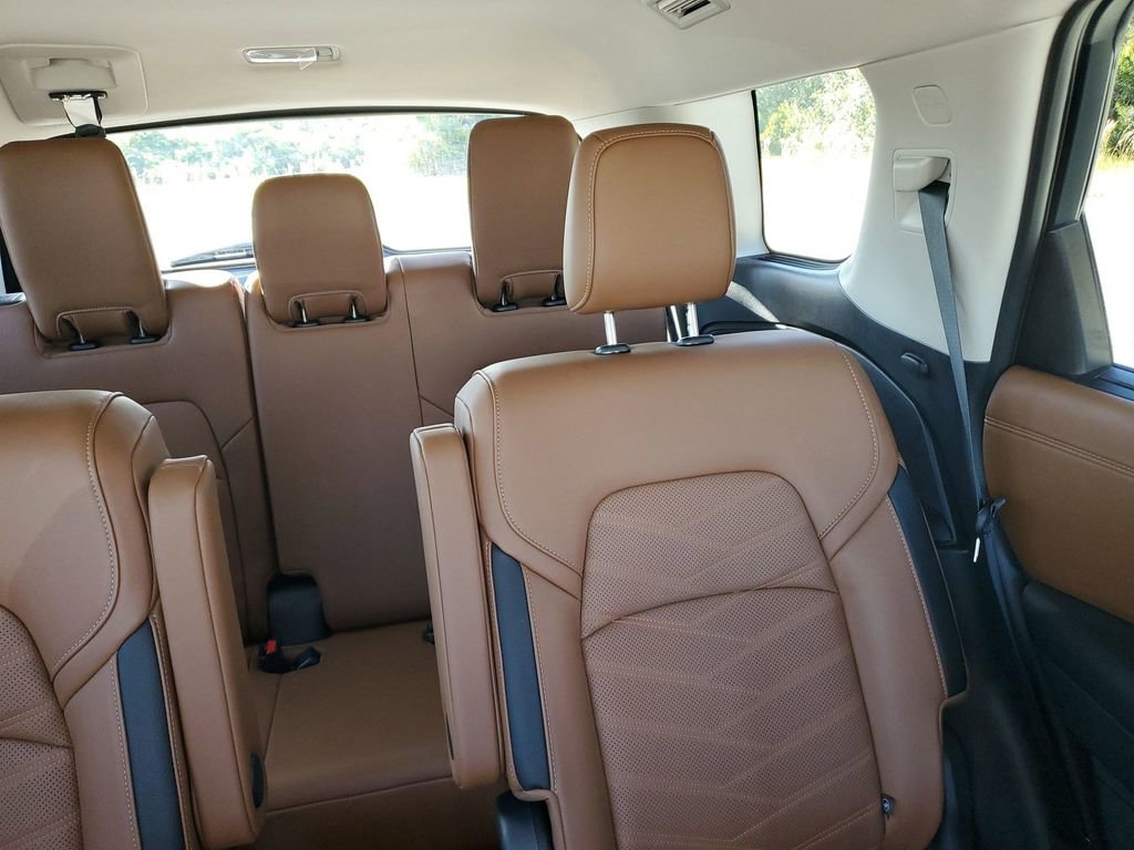 Used 2025 Nissan Pathfinder Platinum image 14