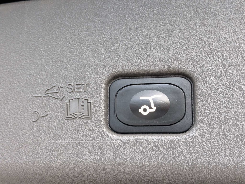Used 2024 Lincoln Nautilus Premier AWD/4WD image 19