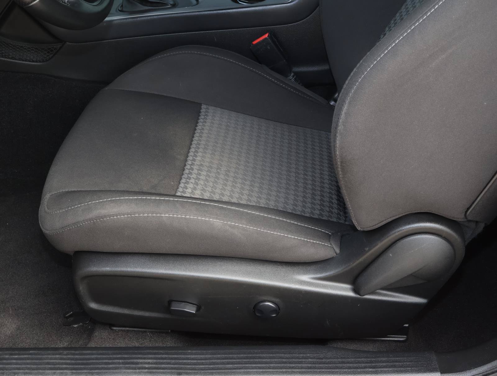 Used 2023 Dodge Challenger R/T RWD image 11