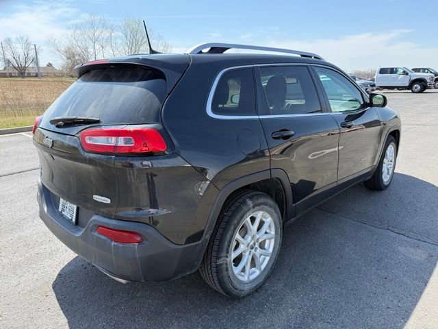 Used 2016 Jeep Cherokee Latitude w/ Cold Weather Group image 7