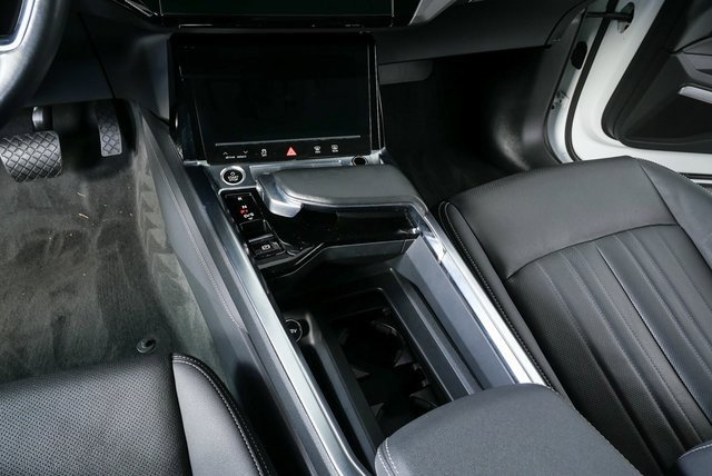 Used 2021 Audi e-tron Premium Plus w/ Premium Plus Package image 16