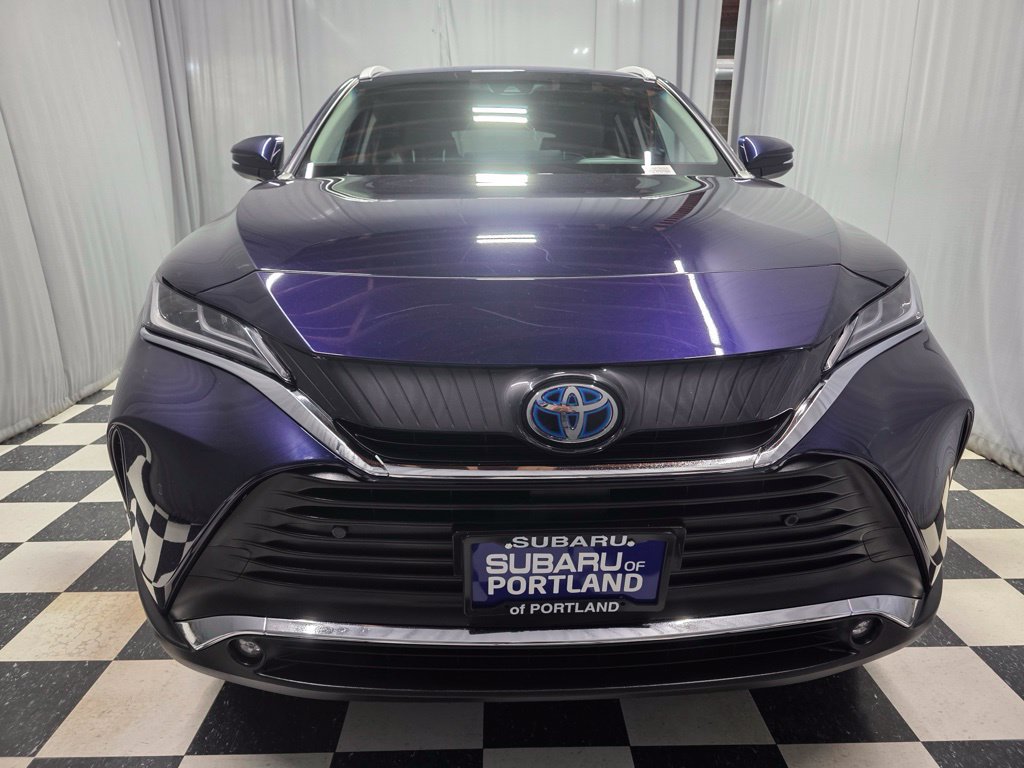 Used 2023 Toyota Venza XLE AWD/4WD image 2