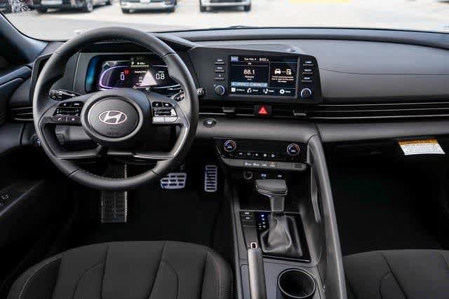 Certified 2025 Hyundai Elantra Sport FWD image 17