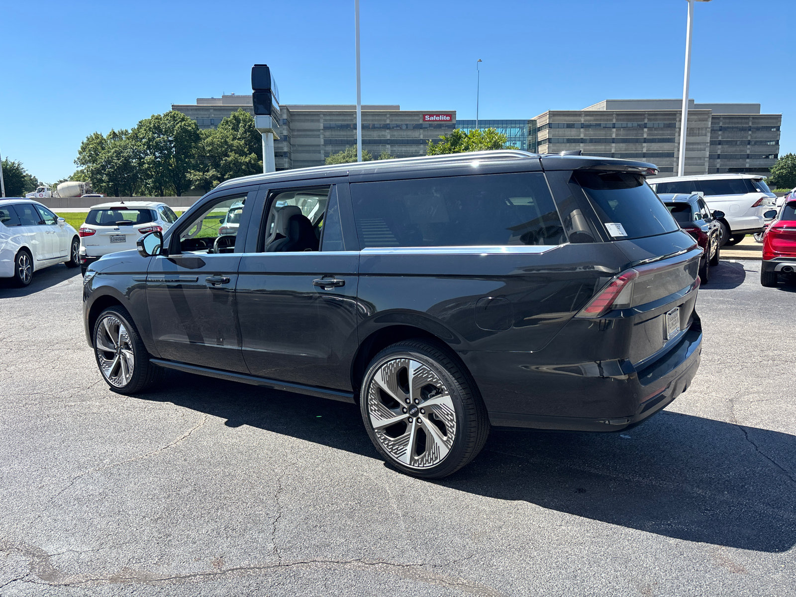 New 2026 Lincoln Navigator L Black Label AWD/4WD image 5