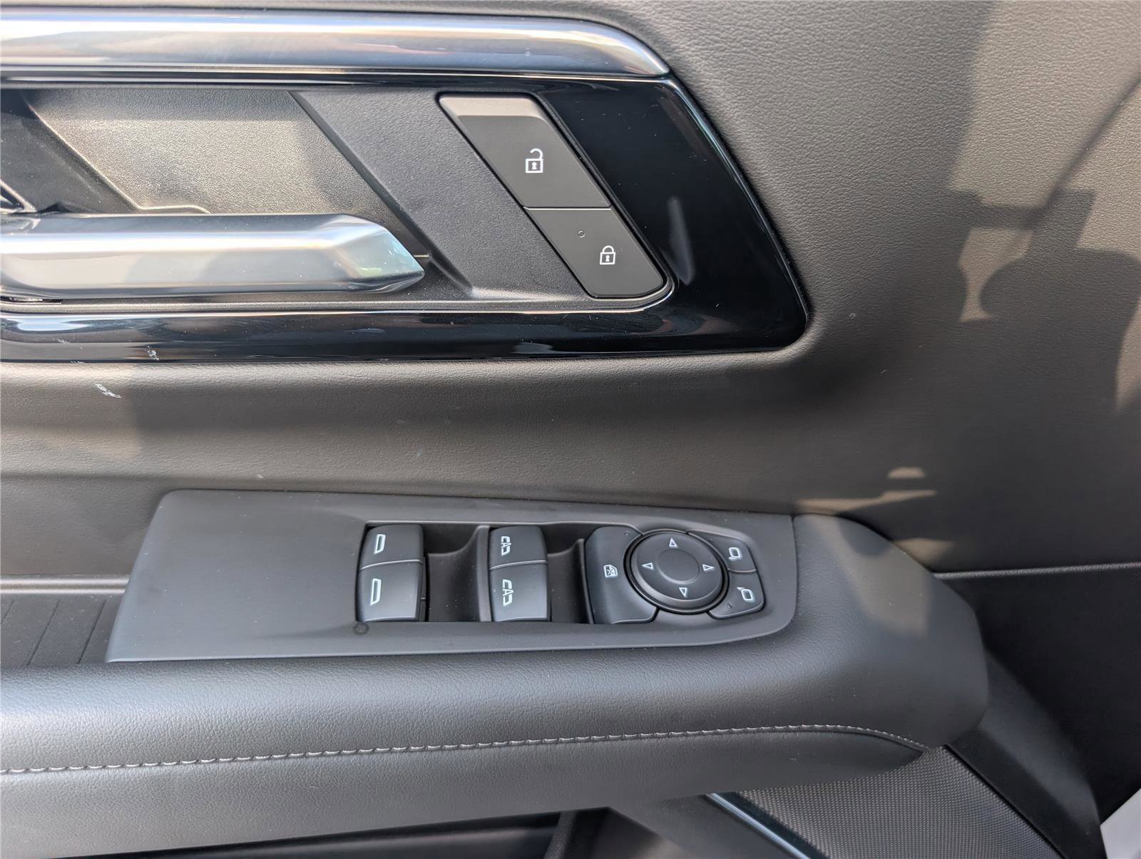 Used 2025 Chevrolet Tahoe LS AWD/4WD image 19