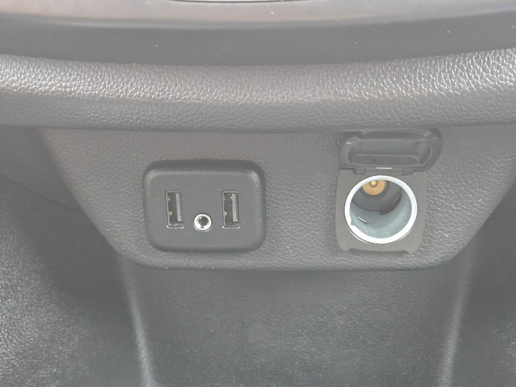 Used 2023 Chevrolet Traverse LT w/ Rear Camera Mirror Package FWD image 18