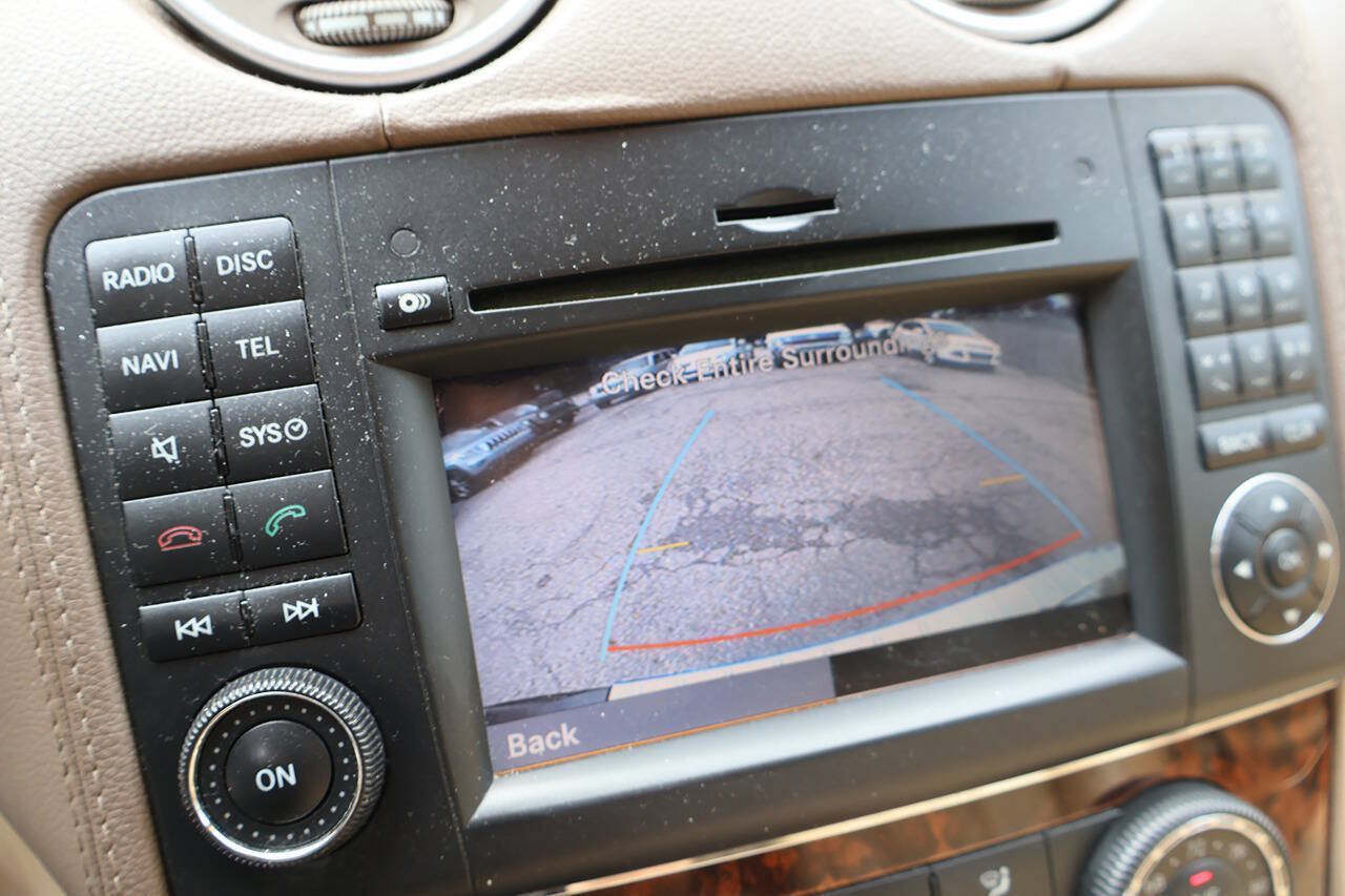 Used 2011 Mercedes-Benz GL 550 4MATIC image 35
