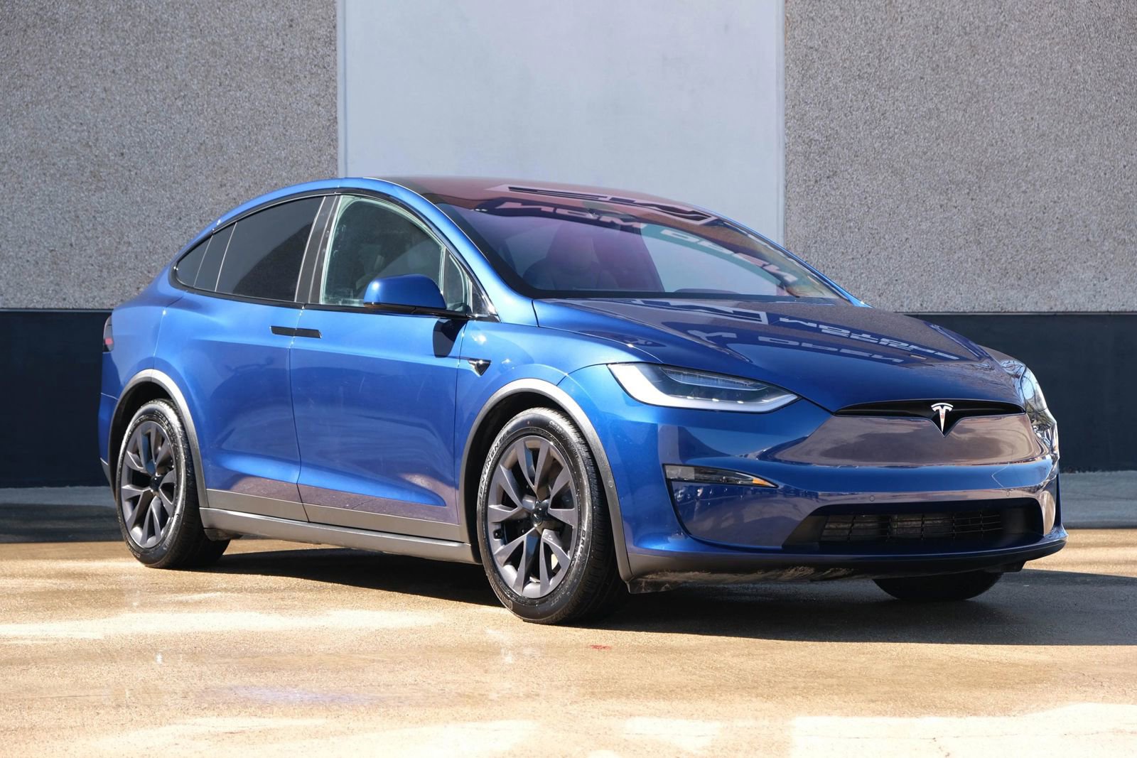 Used 2023 Tesla Model X Plaid image 4