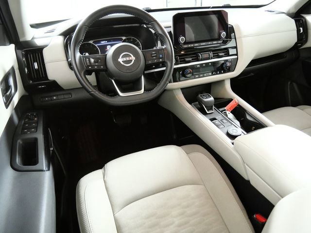 Used 2024 Nissan Pathfinder SV AWD/4WD image 4