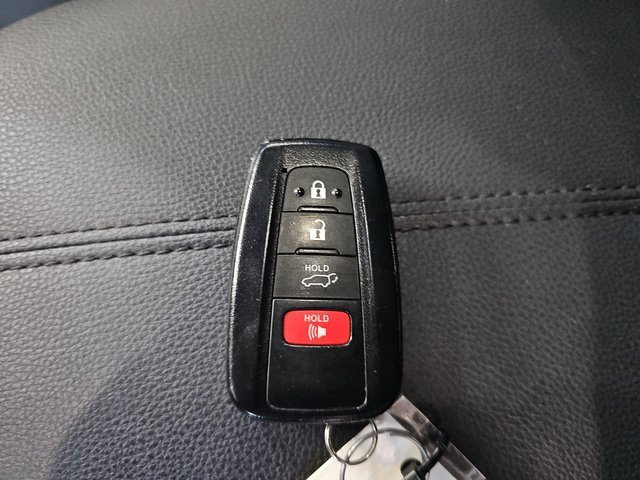 Used 2021 Toyota RAV4 XLE Premium image 35