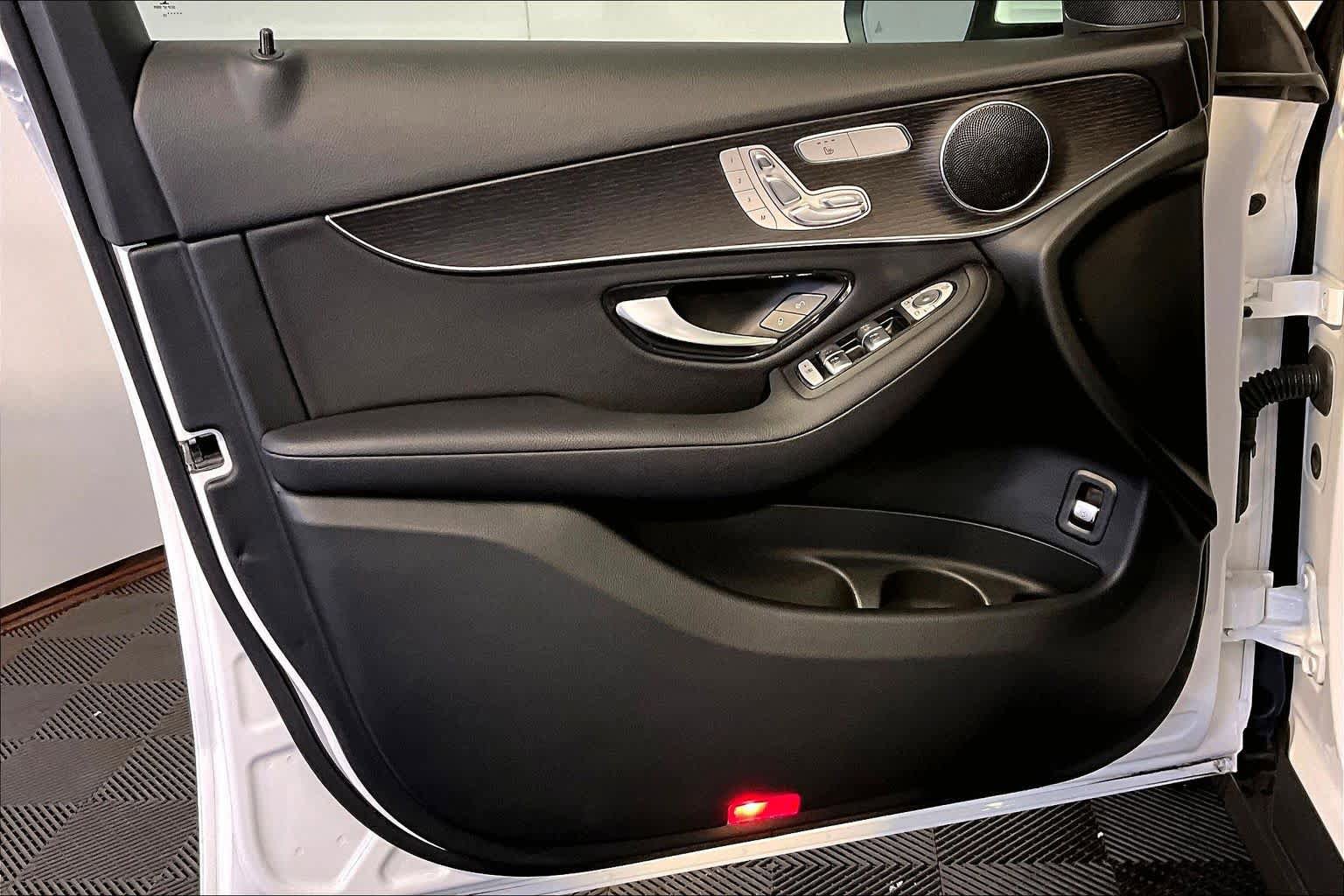 Used 2022 Mercedes-Benz GLC 300 4MATIC image 22