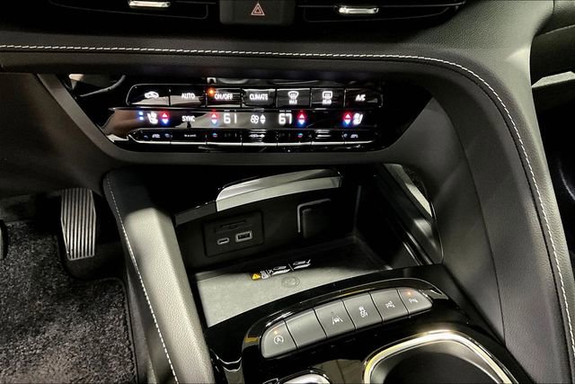 Used 2022 Buick Envision Avenir w/ Technology Package II FWD image 14