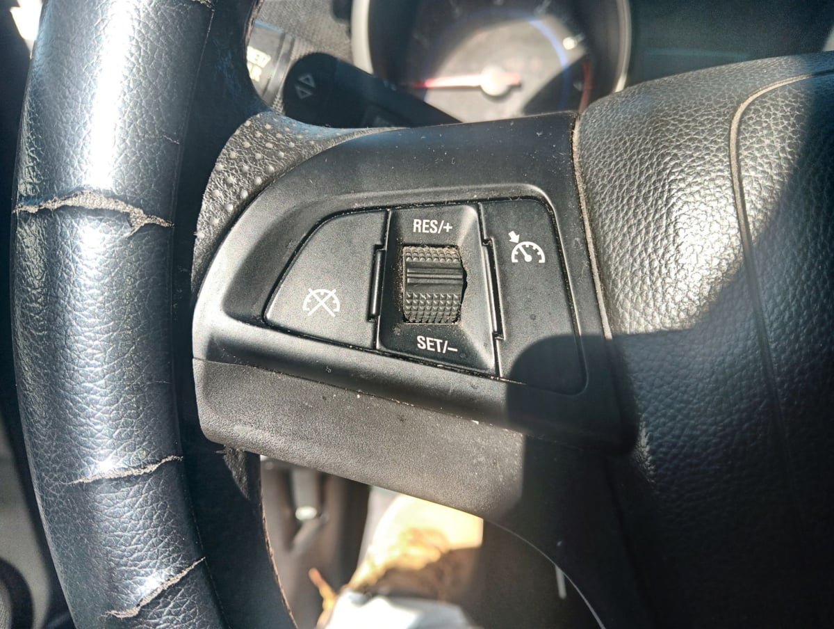 Used 2016 Chevrolet Cruze LT FWD image 9