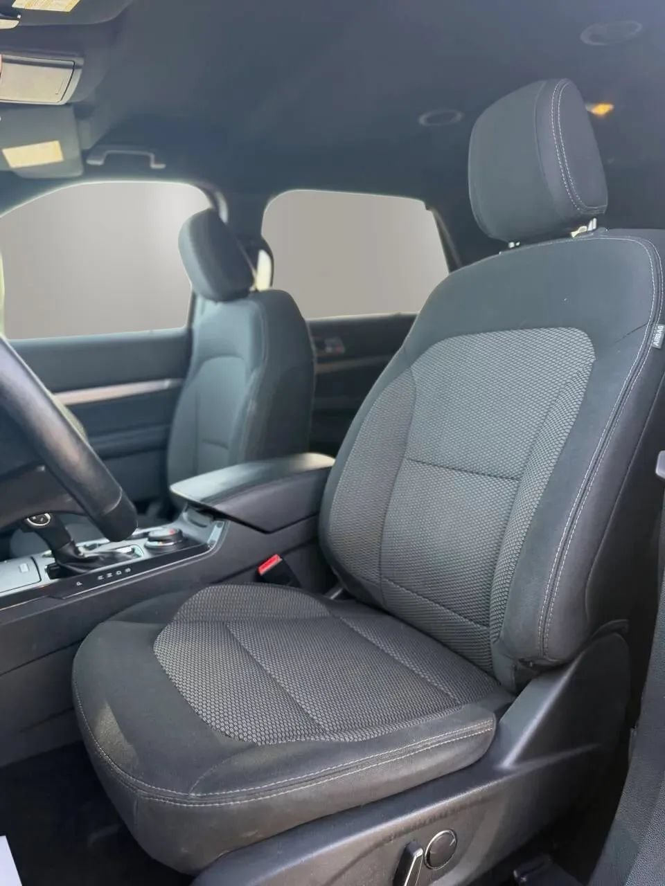 Used 2018 Ford Explorer XLT AWD/4WD image 11