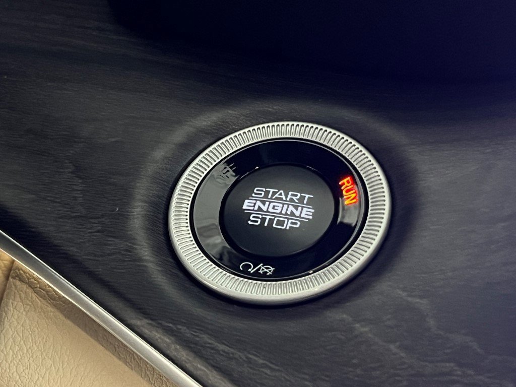 New 2025 Jeep Grand Cherokee Limited w/ Luxury Tech Group II image 25