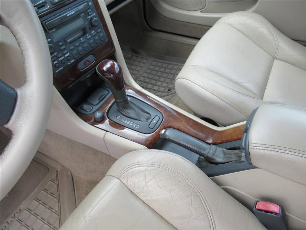 Used 2004 Volvo C70 HT FWD image 19