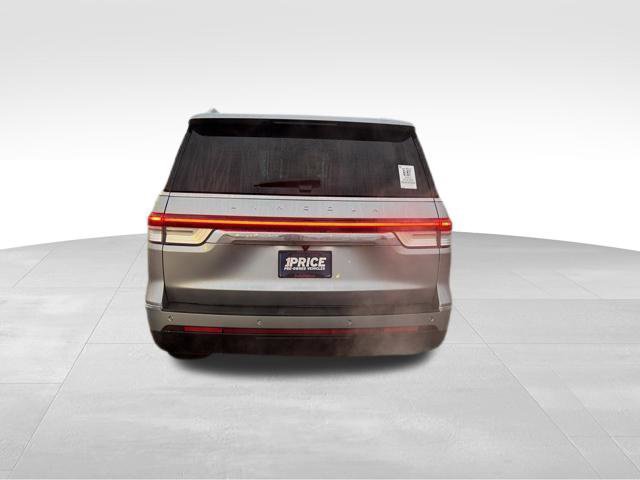 Used 2023 Lincoln Navigator Reserve AWD/4WD image 9