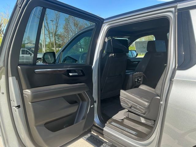 New 2026 Chevrolet Suburban Z71 w/ Z71 Off-Road Package AWD/4WD image 17