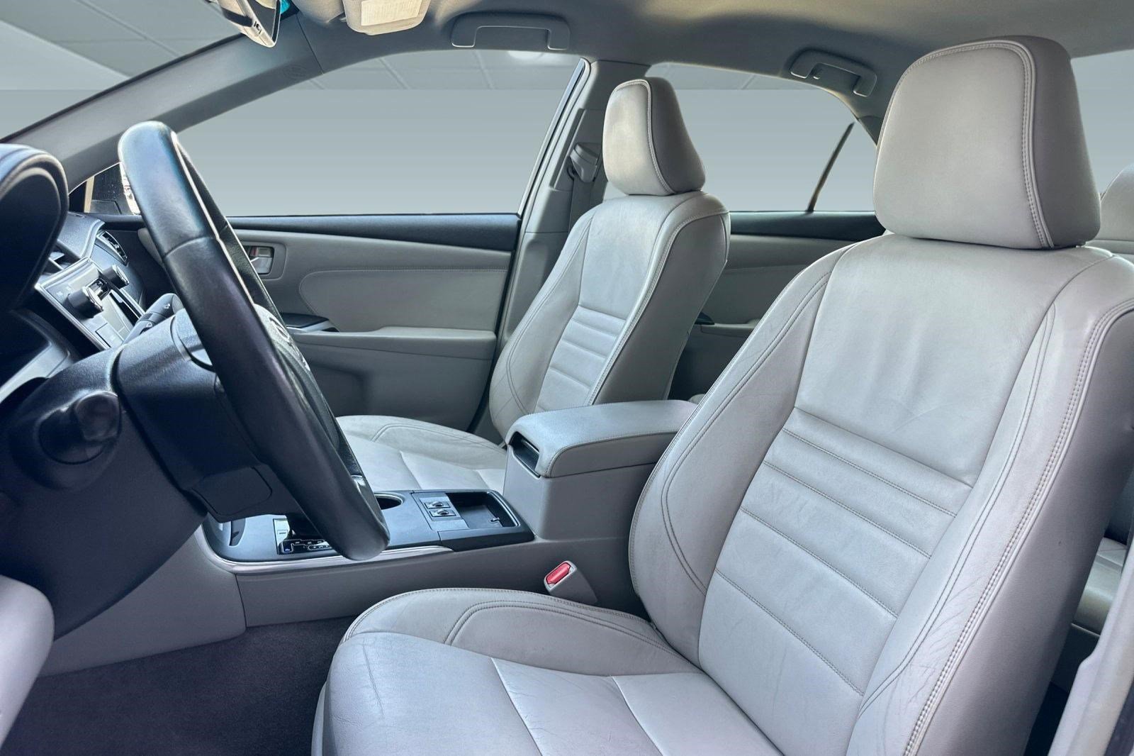 Used 2015 Toyota Camry XLE w/ Convenience Package FWD image 20