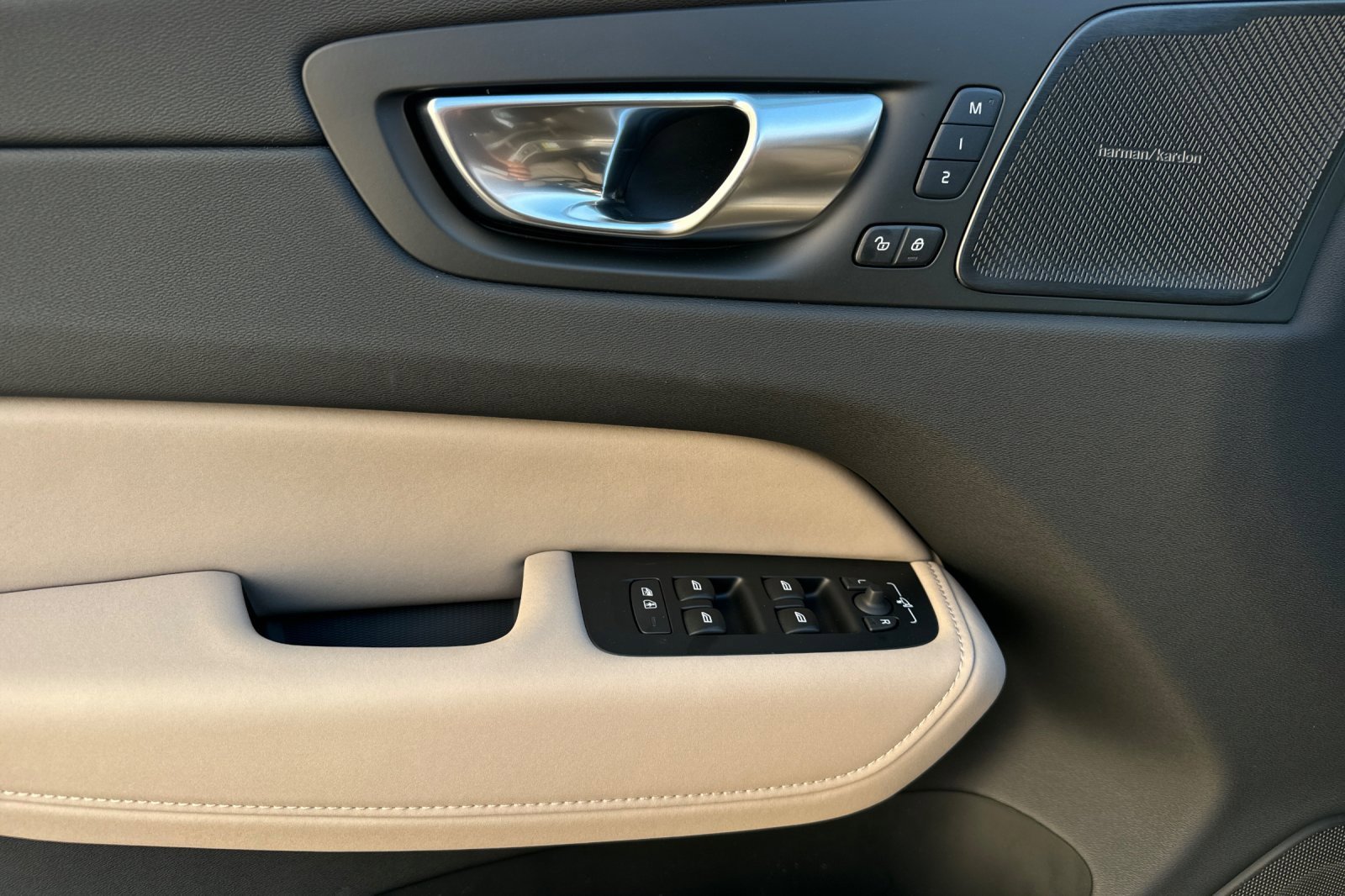 New 2026 Volvo XC60 B5 Plus w/ Climate Package image 10