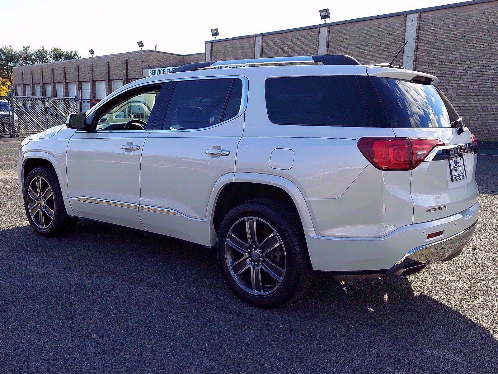 Used 2017 GMC Acadia Denali w/ Technology Package AWD/4WD image 4