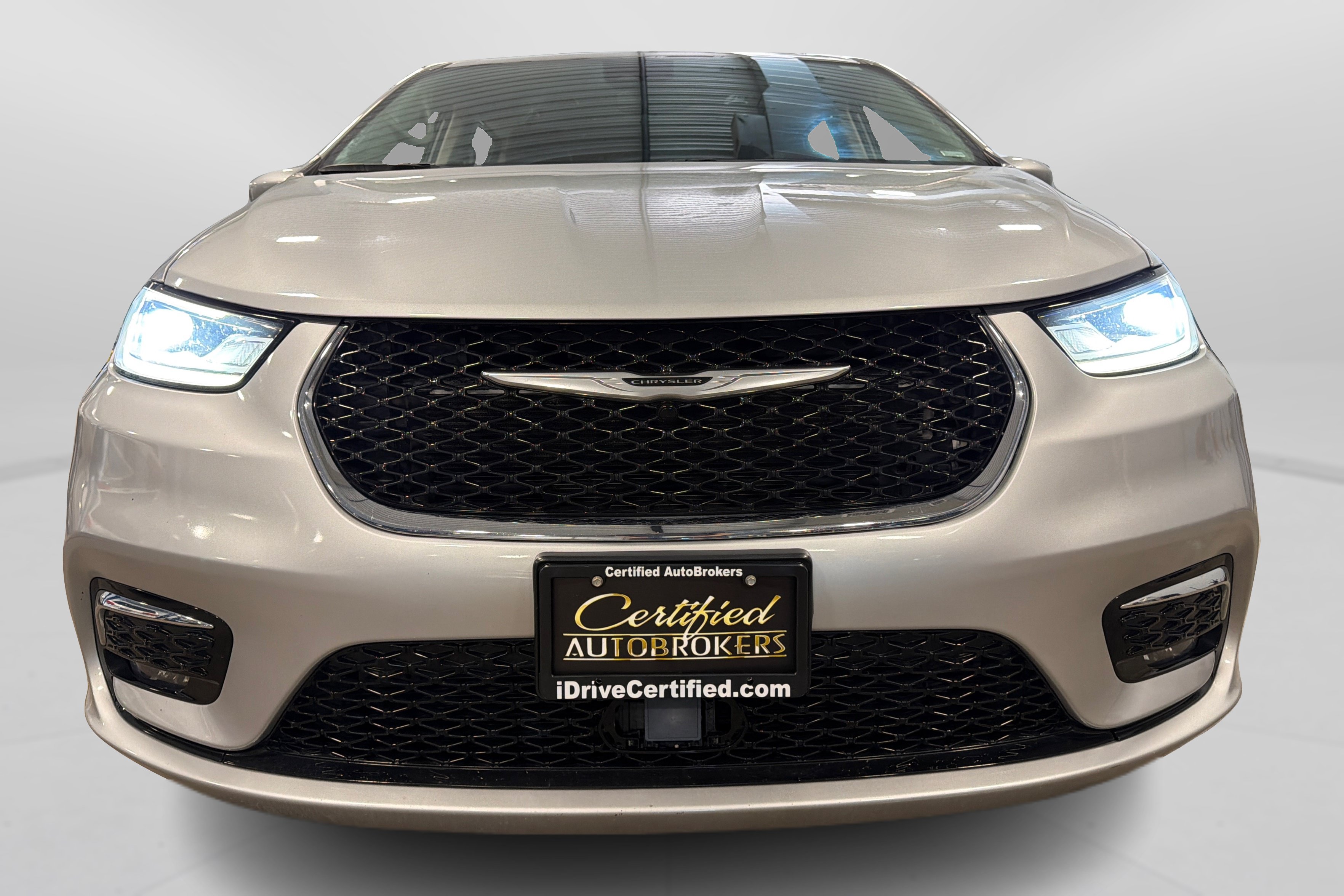 Used 2023 Chrysler Pacifica Touring-L FWD image 10