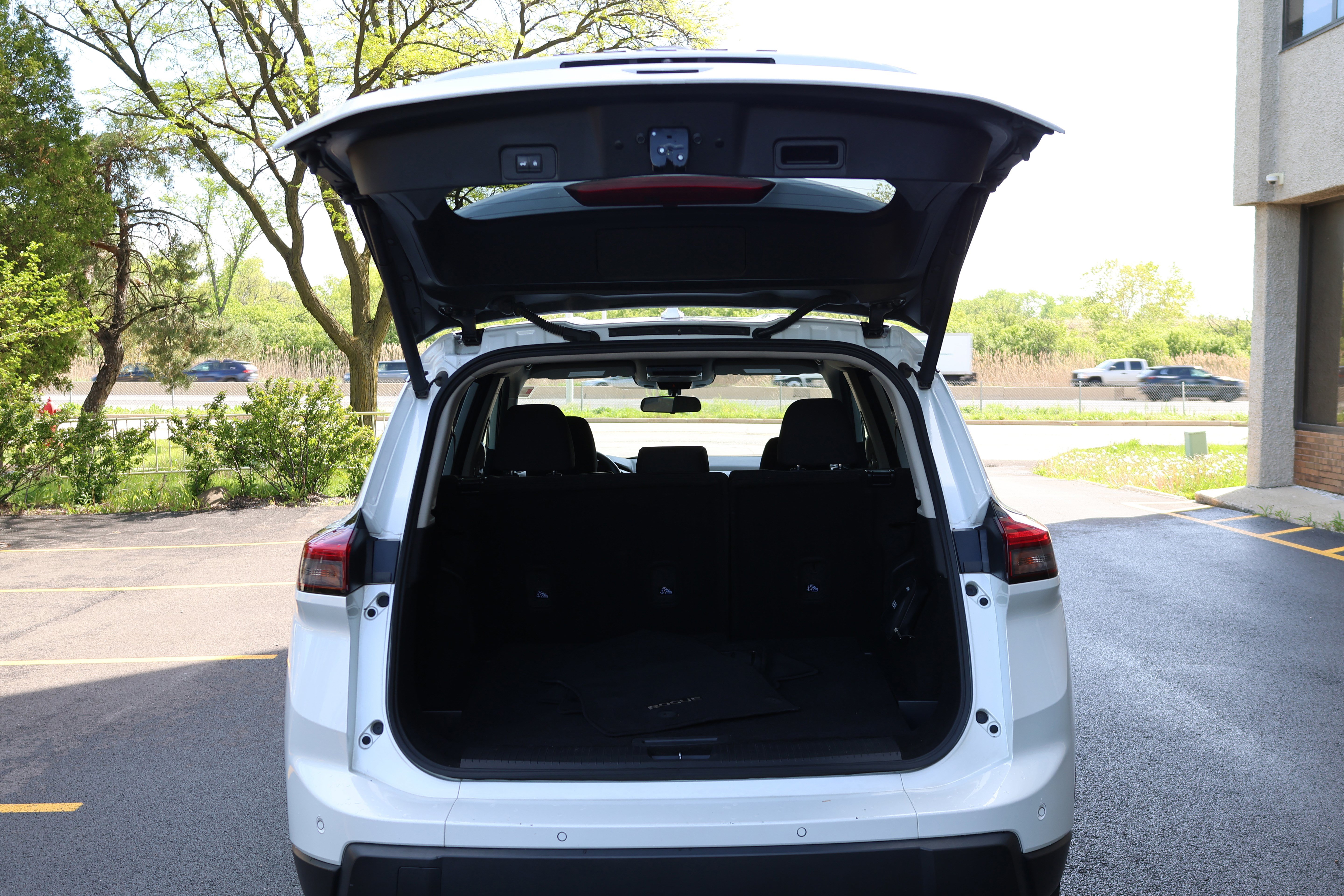 Used 2024 Nissan Rogue SV AWD/4WD image 5