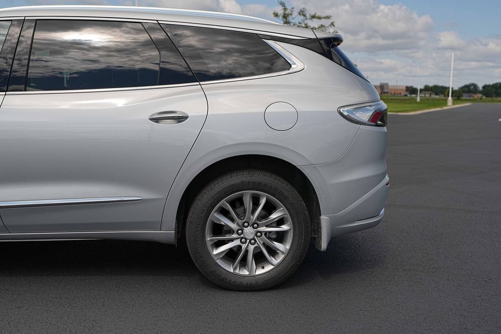 Used 2022 Buick Enclave Avenir w/ Avenir Technology Package AWD/4WD image 11