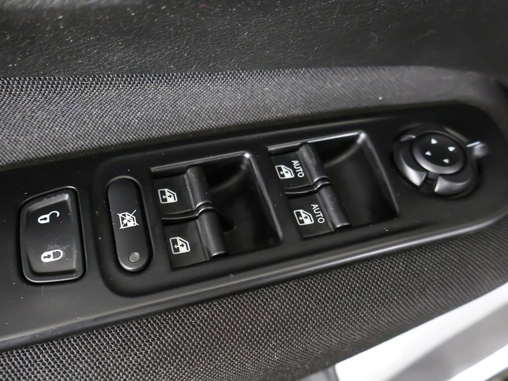 Used 2019 Jeep Renegade Latitude FWD image 32