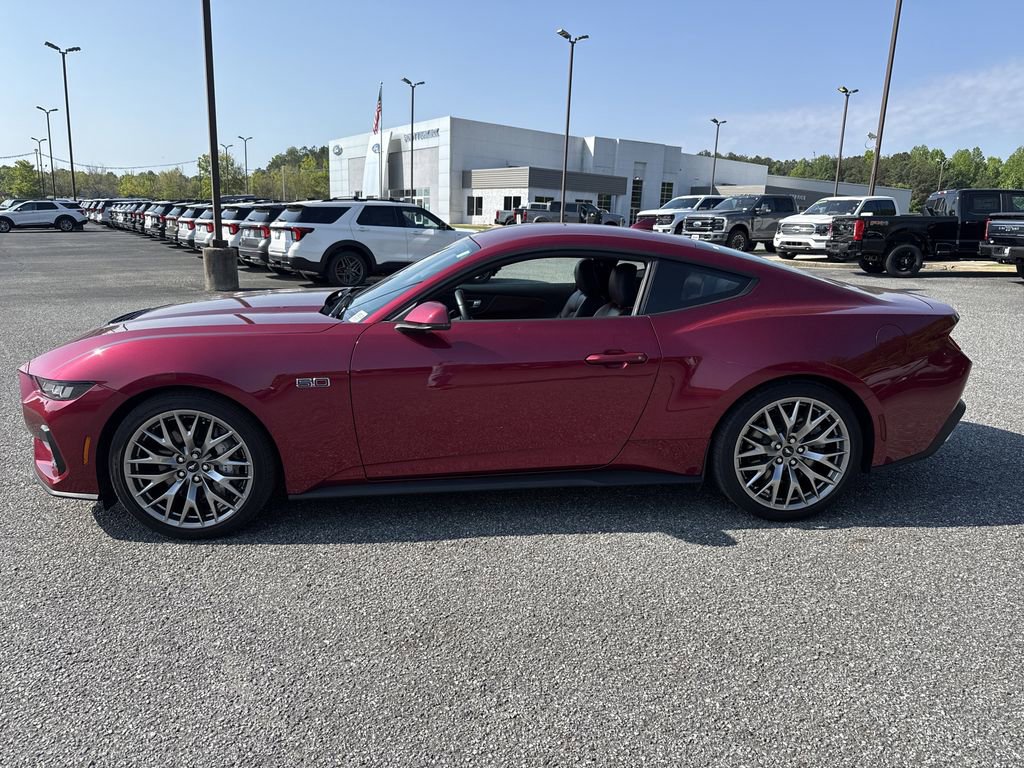 Used 2025 Ford Mustang GT Premium RWD image 4