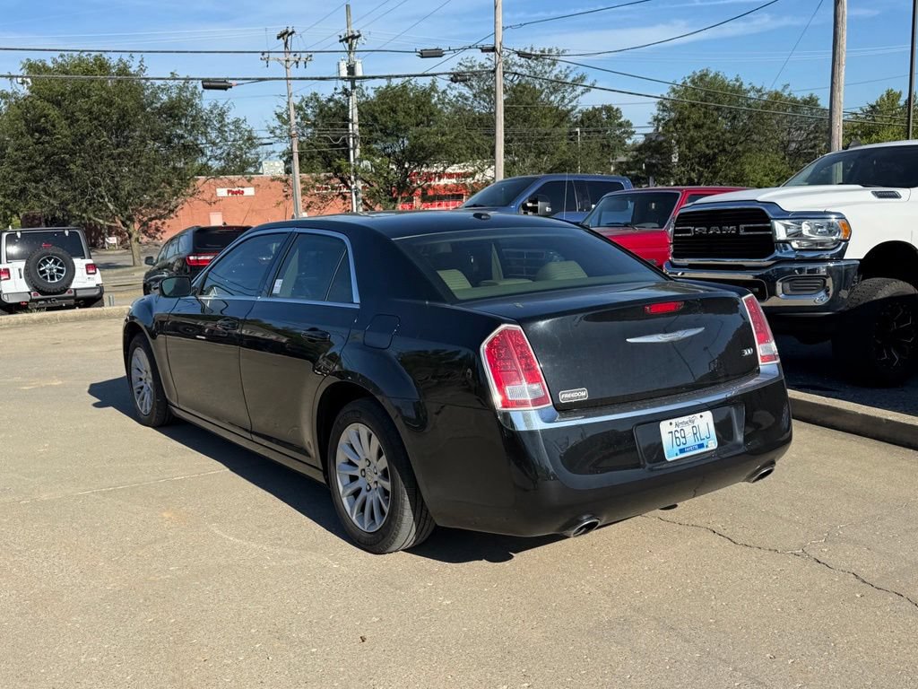 Used 2014 Chrysler 300 w/ Driver Convenience Group RWD image 8
