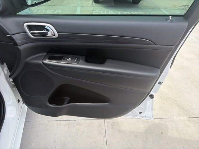 Used 2020 Jeep Grand Cherokee Altitude image 14