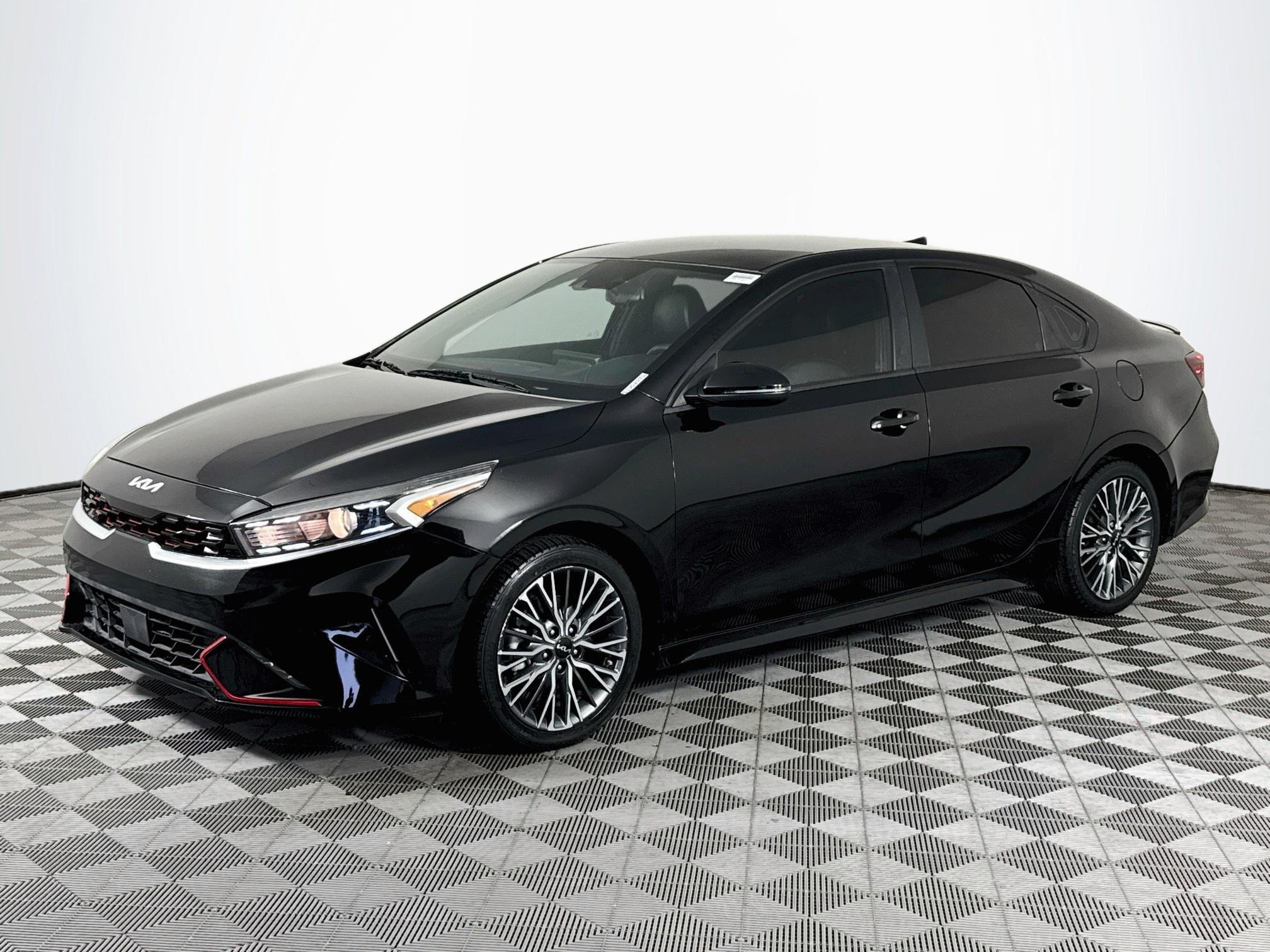 Used 2023 Kia Forte GT-Line w/ GT-Line Technology Package FWD image 4