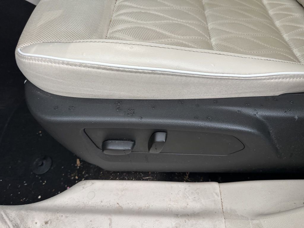 Used 2023 Buick Envision Avenir image 17