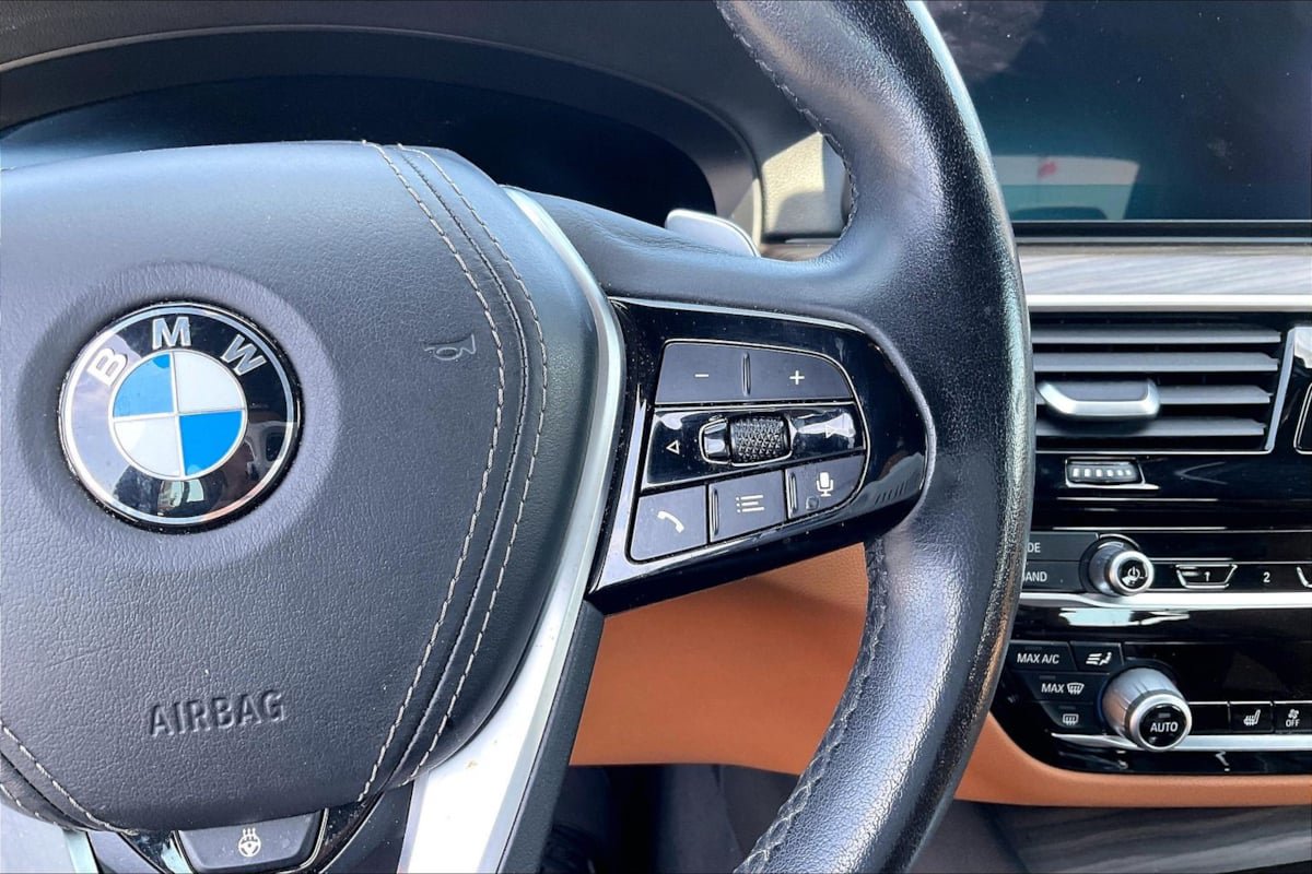 Used 2021 BMW 530e w/ Parking Assistance Package RWD image 19