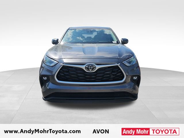 Used 2023 Toyota Highlander LE FWD image 3